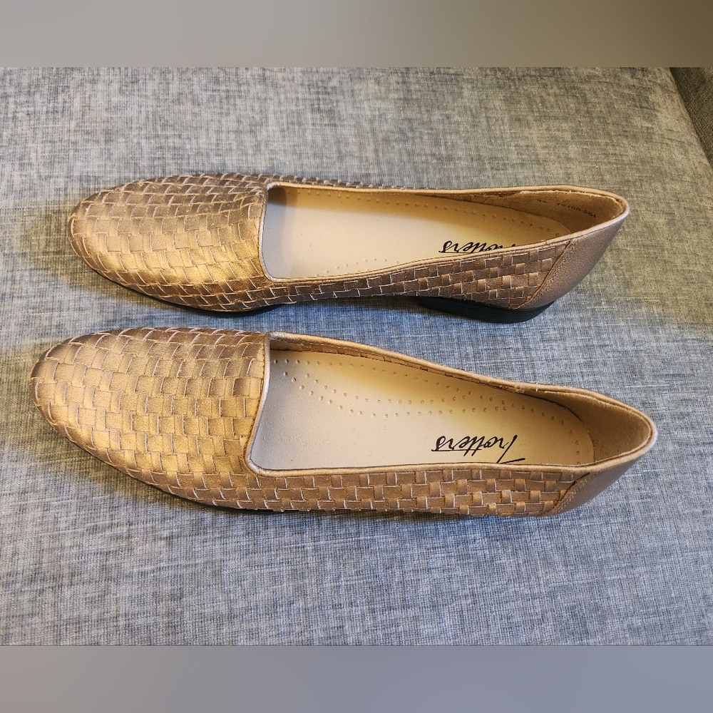 Pewter Woven Flats with Basket-Weave Design Size 8S Narrow